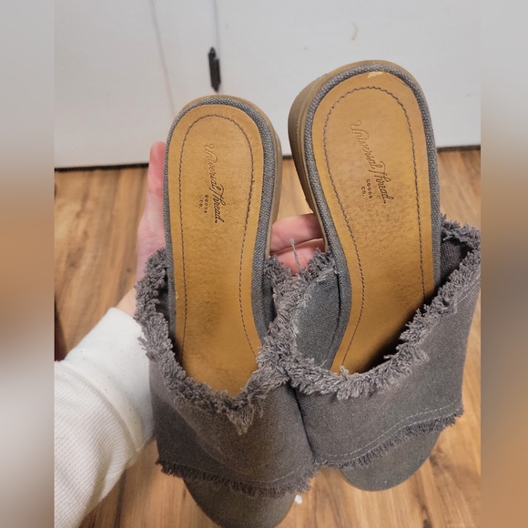 Universal Thread Canvas Sandle - Picture 3 of 5